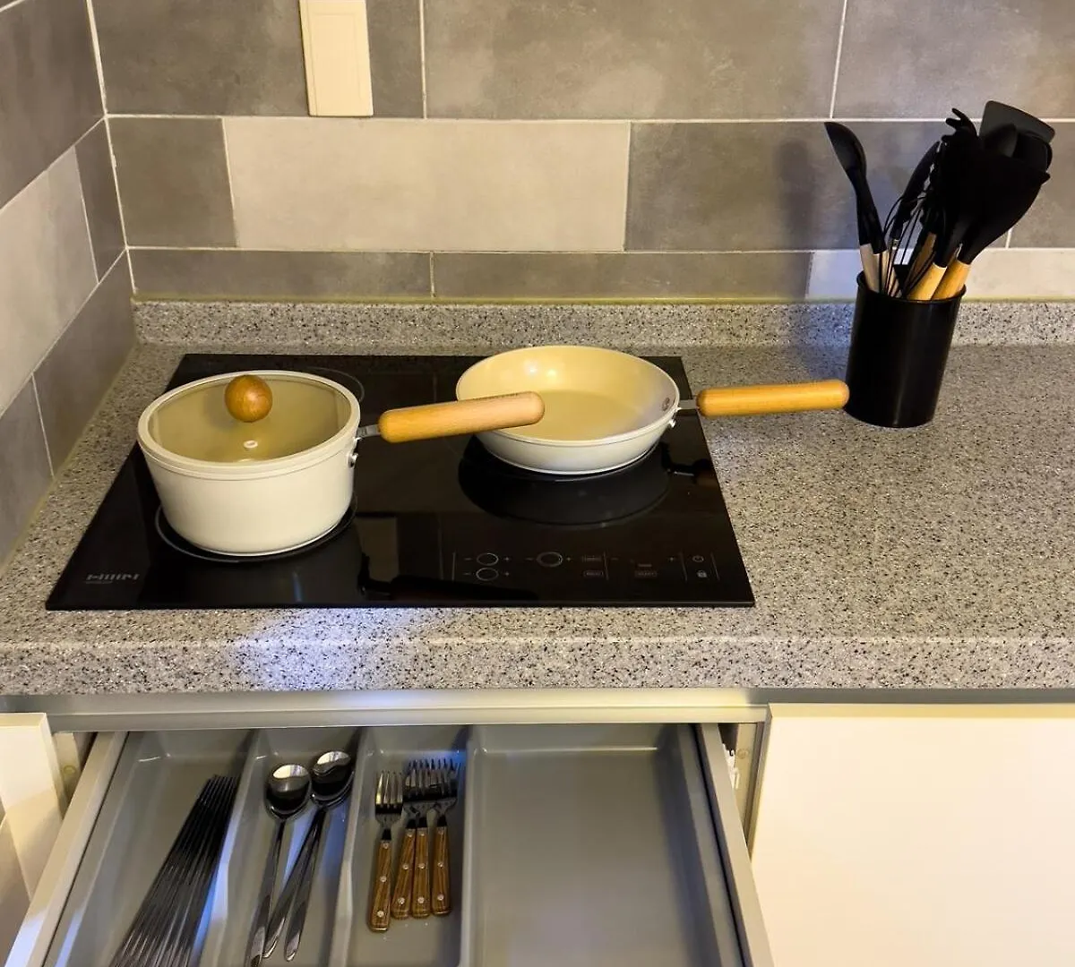 Humming Stay, Incheon Airport 10 Min, Unseo Stn, Projector