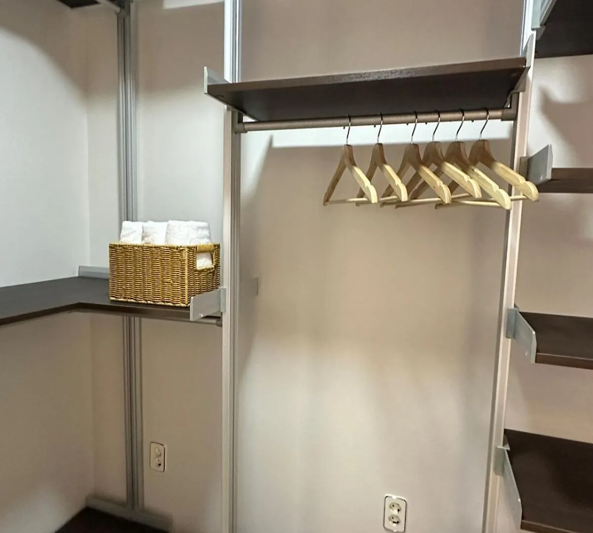 Humming Stay, Incheon Airport 10 Min, Unseo Stn, Projector Apartment