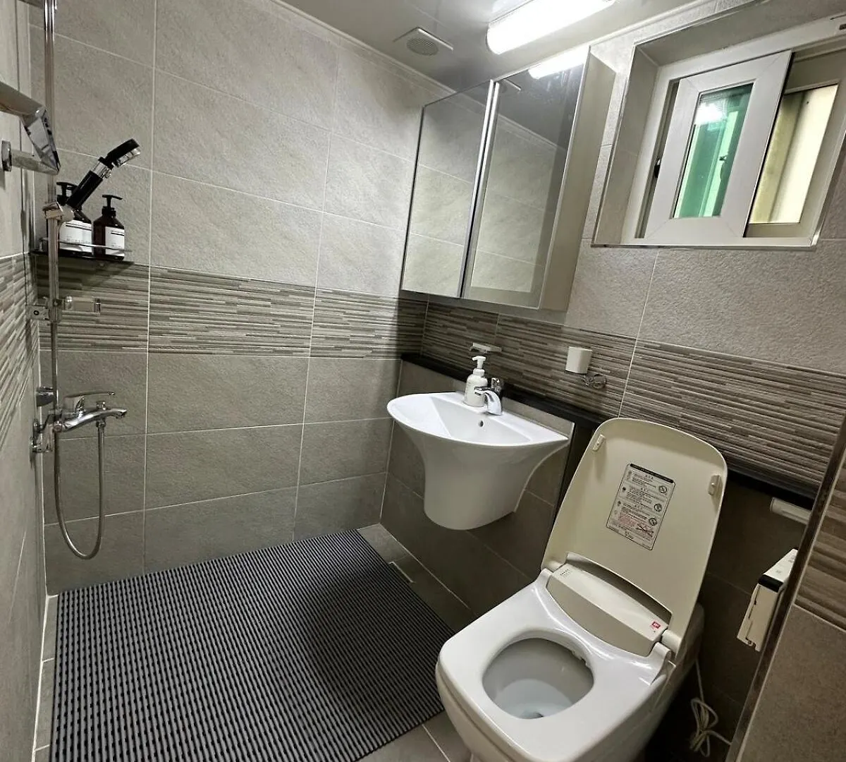 Humming Stay, Incheon Airport 10 Min, Unseo Stn, Projector Apartment