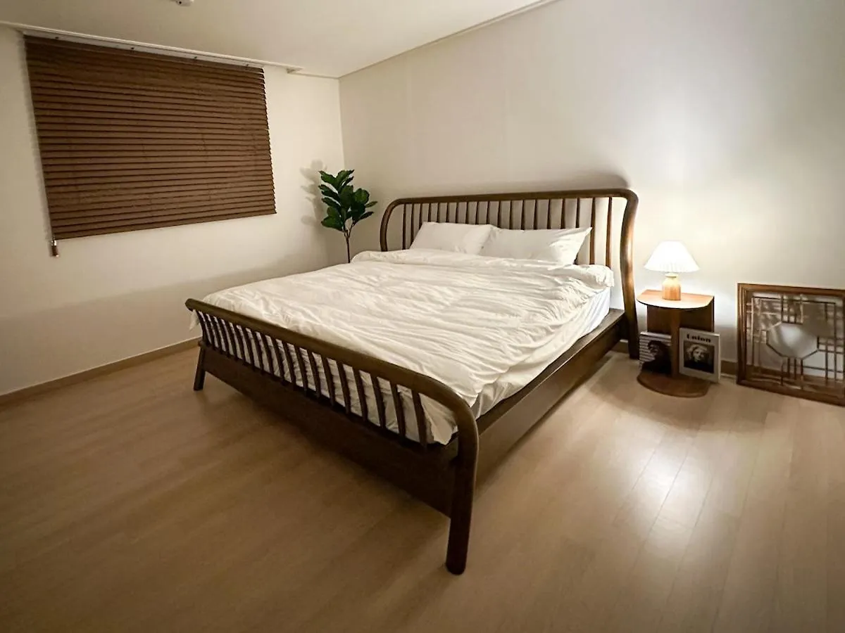 Apartment Humming Stay, Incheon Airport 10 Min, Unseo Stn, Projector South Korea